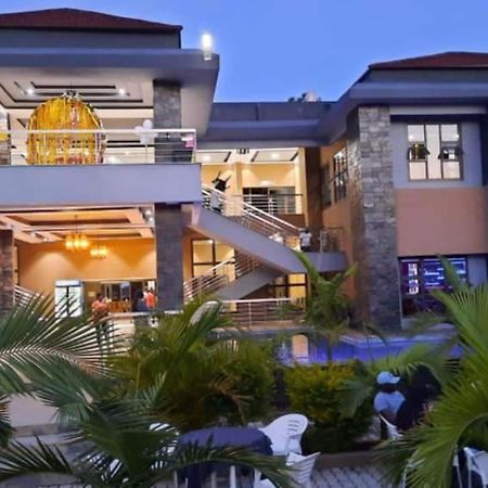 לוסקה Palm Kalash Hotel מראה חיצוני תמונה