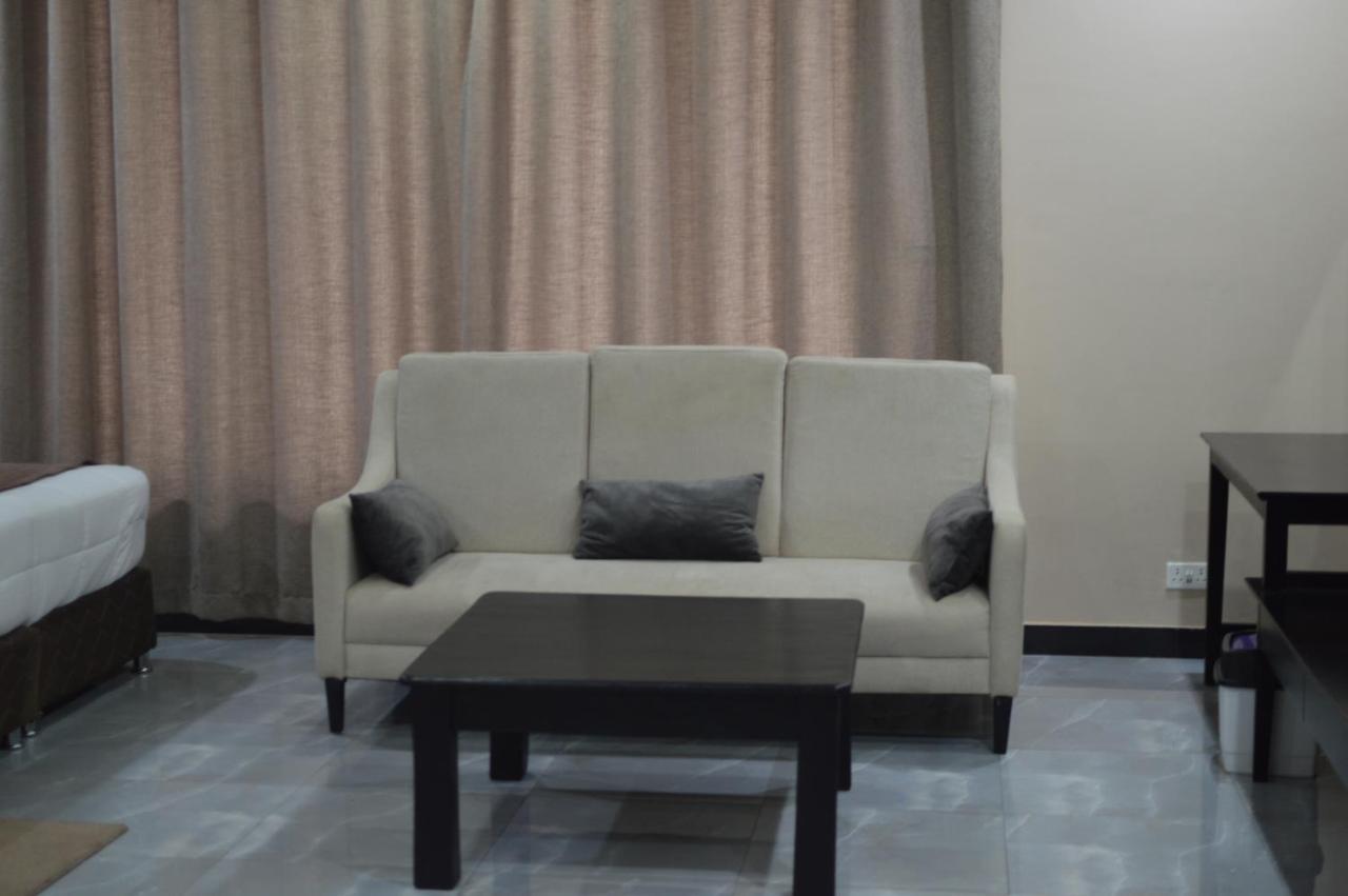 לוסקה Palm Kalash Hotel מראה חיצוני תמונה