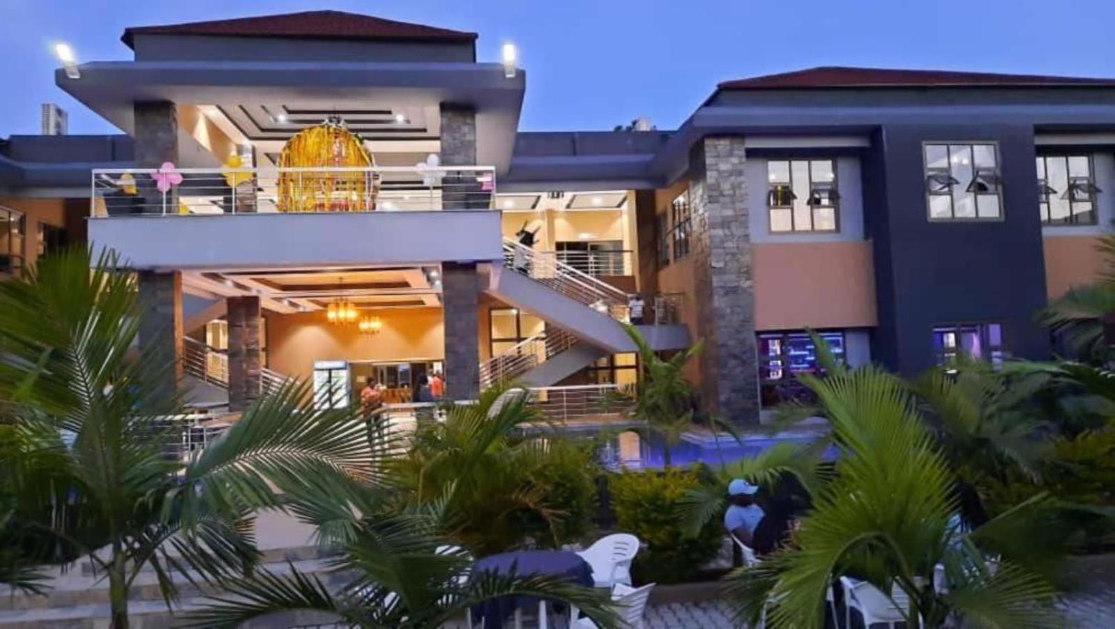 לוסקה Palm Kalash Hotel מראה חיצוני תמונה